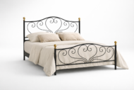 Cama Sandra de forja negra con diseño de corazones y detalles dorados para dormitorio de matrimonio