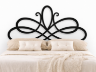 Cabecero de forja Petra negro con diseño ornamental de curvas entrelazadas en dormitorio elegante