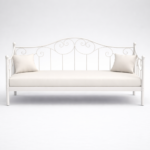 Sofá cama de forja blanca con cojines beige estilo vintage romántico