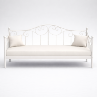 Sofá cama de forja blanca con cojines beige estilo vintage romántico