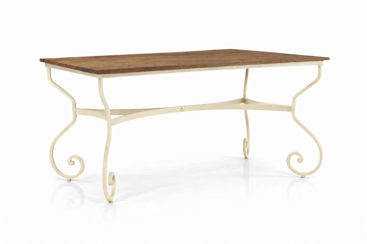 Detalle de la estructura de mesa de hierro forjado modelo Damasco en color marfil con diseño decorativo y patas curvas.