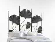 Cabecero de forja Palmeira con diseño floral de hojas metálicas en dormitorio elegante
