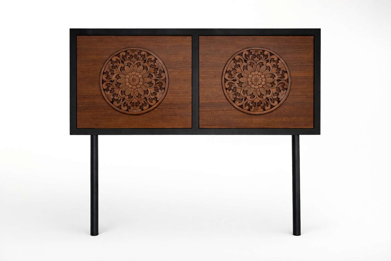 abecero de cama combinado en forja negra y madera con decoración tallada estilo arabesco.