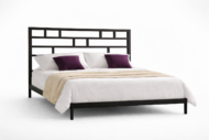 Cabecero de forja Roma negro para cama matrimonial con diseño geométrico moderno y ropa de cama blanca